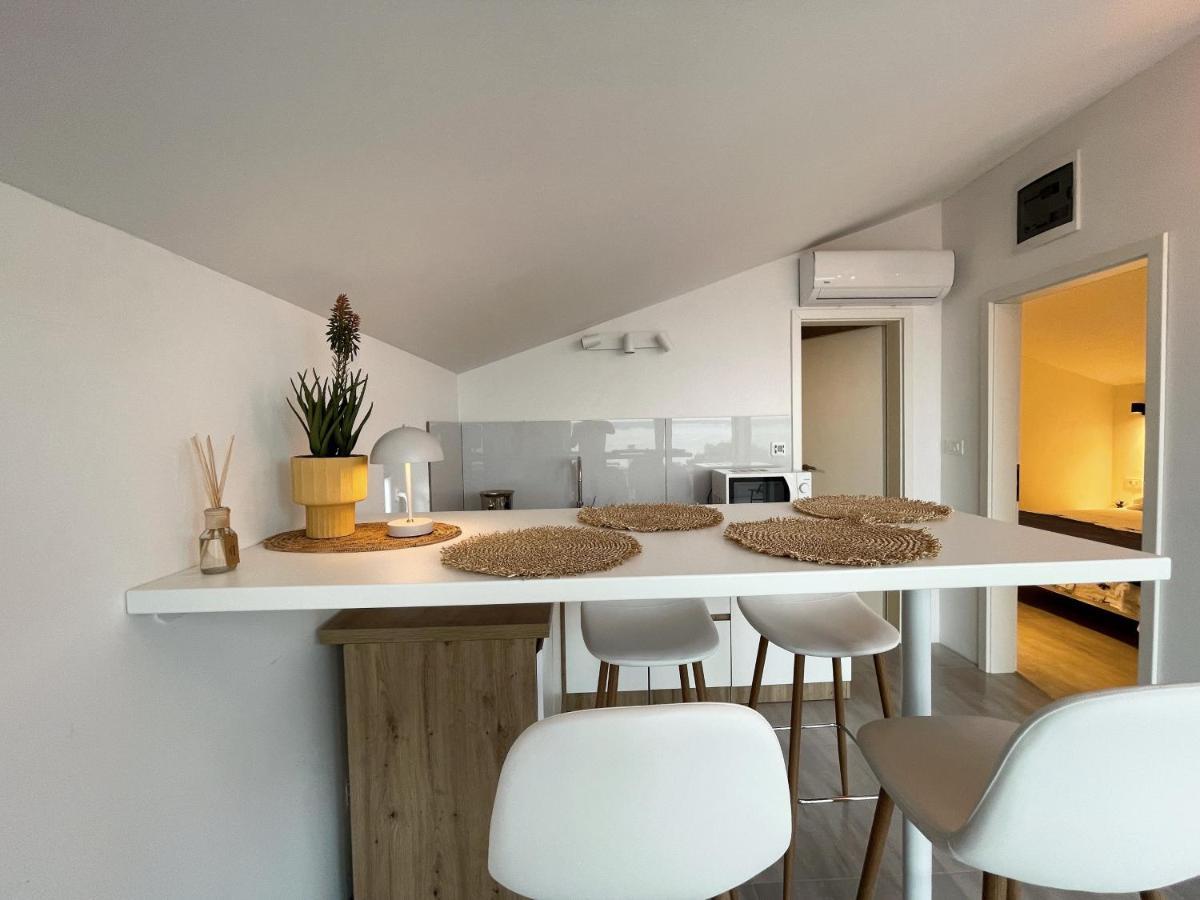 Apartment Seagreen Retreat Peruski Bagian luar foto